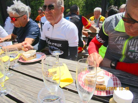 Et le "Meilleur" l'Assiette Dessert Tarte Rhubarbe Meringuée